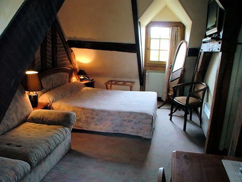 Logis à La Tête De Lard Hotel
