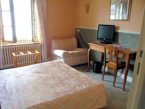 Hotel Logis à La Tête De Lard 2*