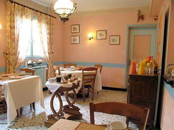 Logis à La Tête De Lard Hotel